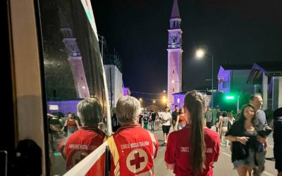Trasportato in ambulanza 17enne accoltellato